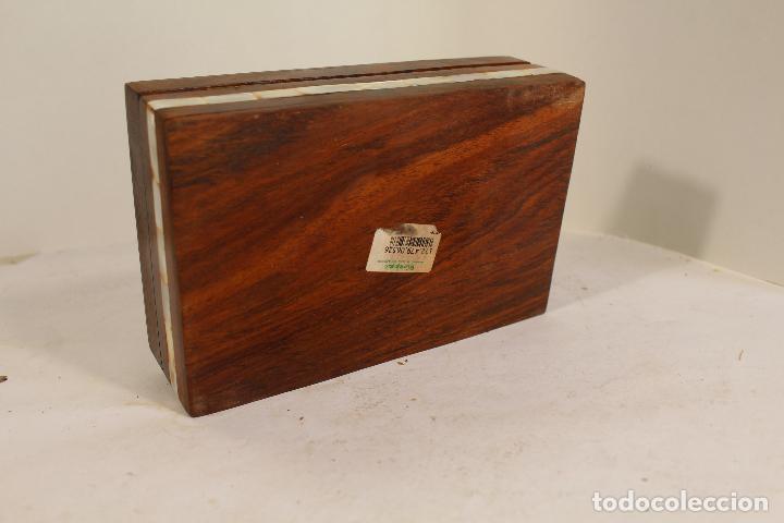 Antig&uuml;edades: caja joyero de madera con nacar - Foto 3