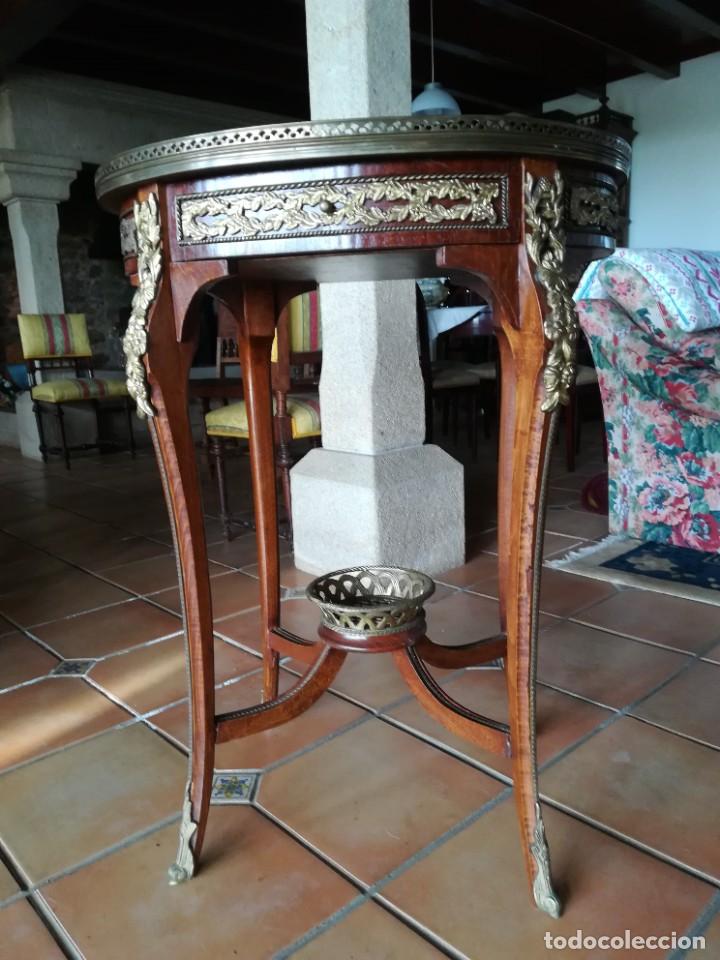 Antig&uuml;edades: Mesa velador estilo franc&eacute;s - Foto 2