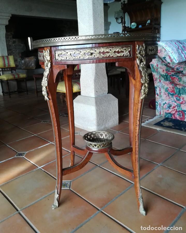 Antig&uuml;edades: Mesa velador estilo franc&eacute;s - Foto 4