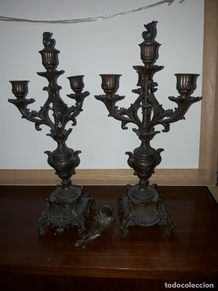 Antig&uuml;edades: Pareja candelabros calamina - Foto 1