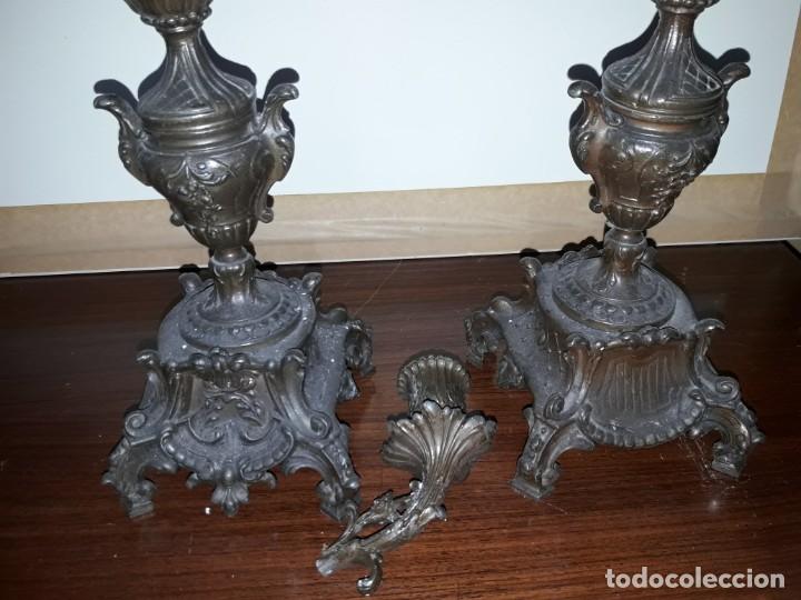 Antig&uuml;edades: Pareja candelabros calamina - Foto 2