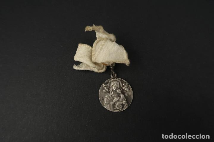 Antig&uuml;edades: Antigua Medalla Religiosa de Plata - Foto 1