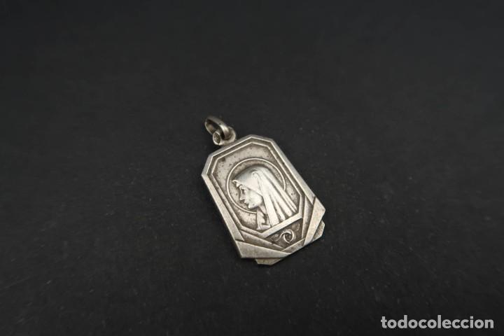 Antig&uuml;edades: Antigua Medalla Religiosa de Plata - Foto 2
