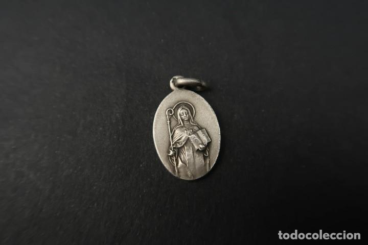 Antig&uuml;edades: Antigua Medalla Religiosa de Plata - Foto 2