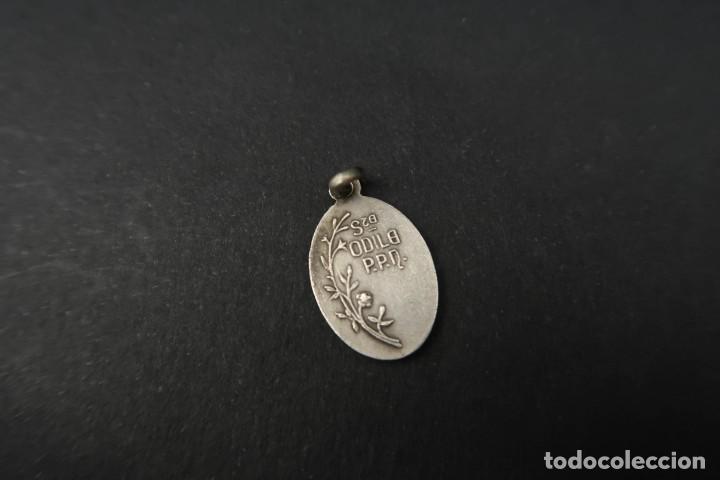 Antig&uuml;edades: Antigua Medalla Religiosa de Plata - Foto 3