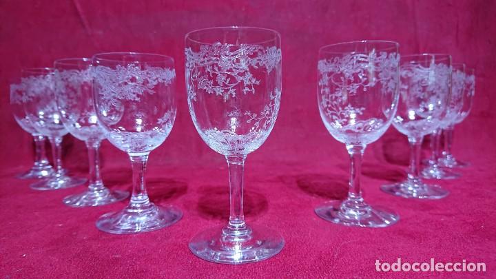 Antig&uuml;edades: HERMOSO JUEGO DE NUEVE COPAS DE VIDRIO GRABADO CLASICO NATURISTA FLORES