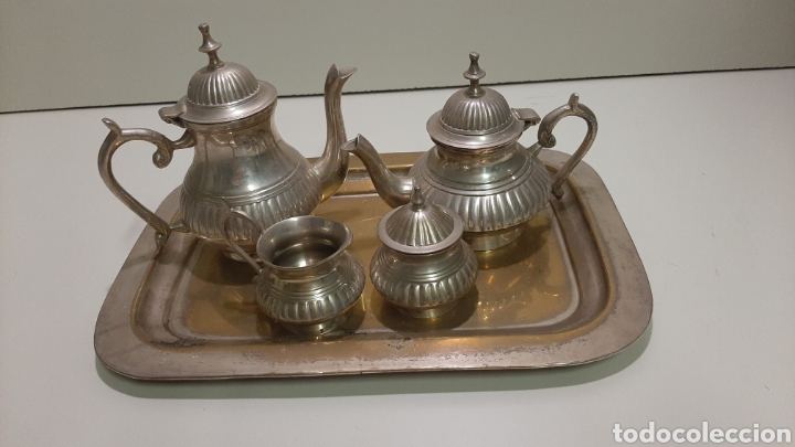Oggetti Antichi: Antiguo Juego de caf&eacute; de lat&oacute;n ba&ntilde;ado. Bonito y robusto. Con bandeja