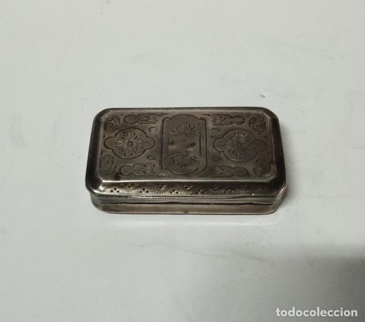 Antig&uuml;edades: CAJA DE PLATA CINCELADA S.XIX - Foto 1
