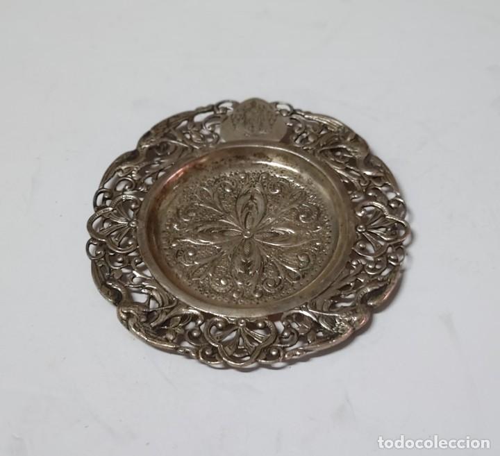 Antig&uuml;edades: PLATO DE PLATA S.XIX CON ESCUDO EPISCOPAL - Foto 3