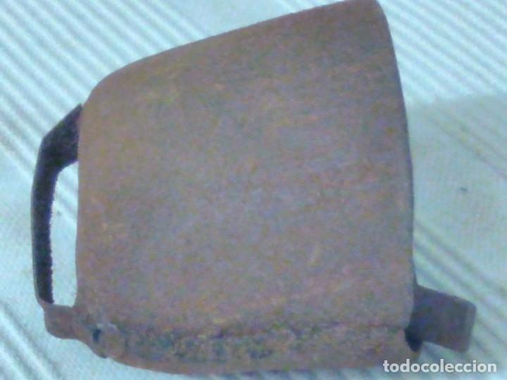 Antig&uuml;edades: Cencerro, esquila, esquilon. 5 cm.. - Foto 4