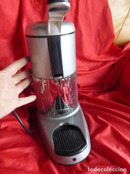 Princess Exprimidor eléctrico Champion Juicer Pro, palanca de prensado,  acero inoxidable, filtro ajustable para pulpa, fácil de limpiar, sistema  antigoteo, servido directo, 300 W (01.201863.01.001) : : Hogar y  cocina