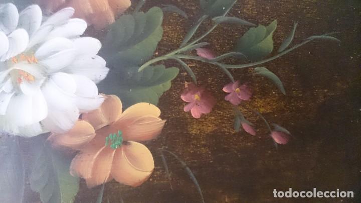 Antig&uuml;edades: Bandeja de madera con bodeg&oacute;n de flores al &oacute;leo - Foto 8