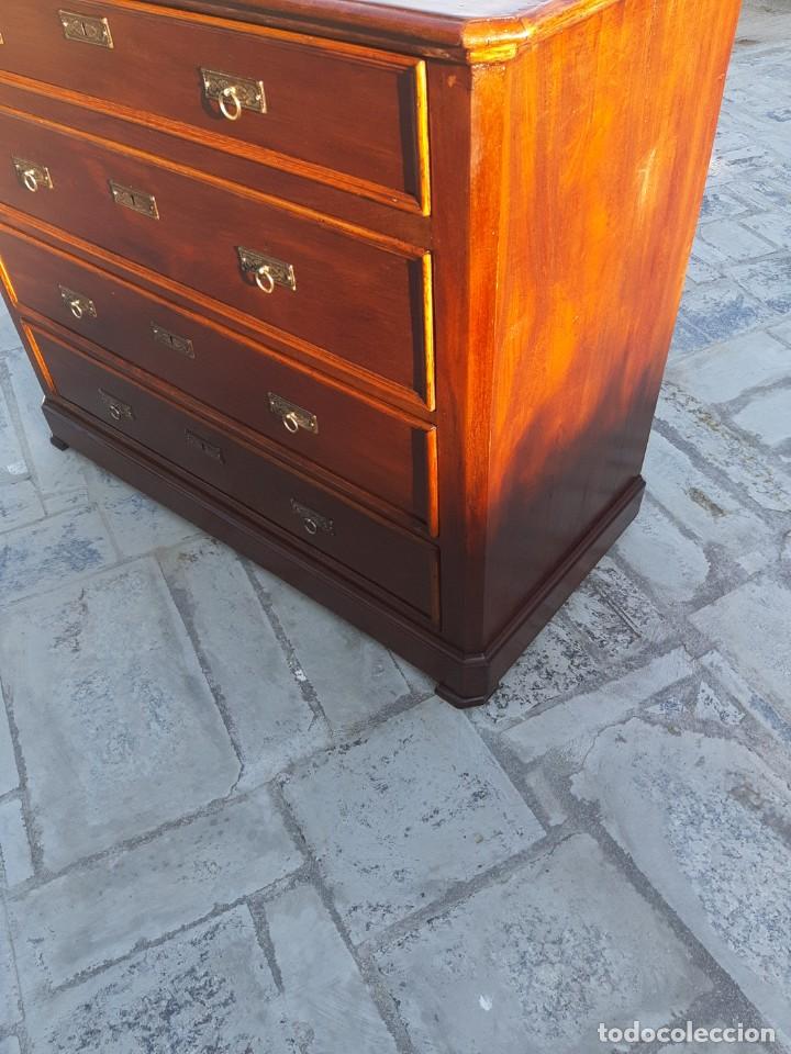 Antig&uuml;edades: C&oacute;moda de madera con gran espacio - Foto 2
