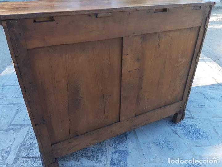 Antig&uuml;edades: C&oacute;moda de madera con gran espacio - Foto 5