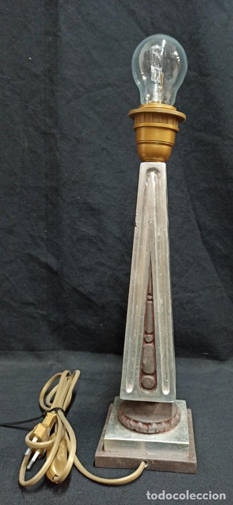 Antig&uuml;edades: Pie de l&aacute;mpara estilo cl&aacute;sico. Plata y burdeos. C17 - Foto 2