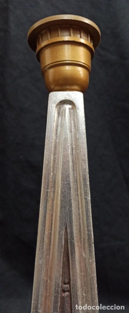 Antig&uuml;edades: Pie de l&aacute;mpara estilo cl&aacute;sico. Plata y burdeos. C17 - Foto 6