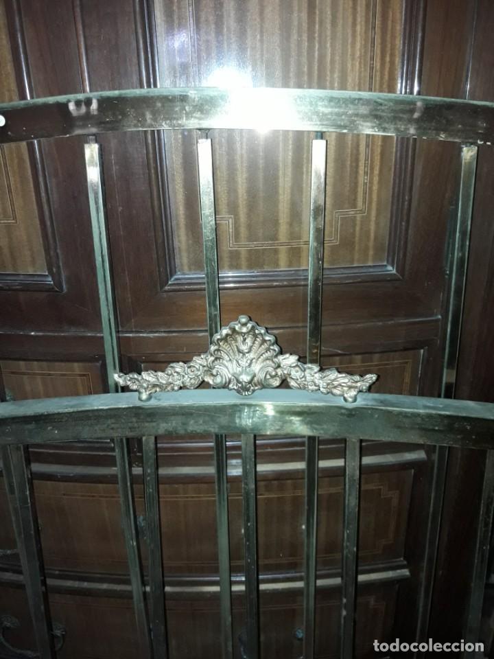 Antig&uuml;edades: Cama de lat&oacute;n - Foto 2