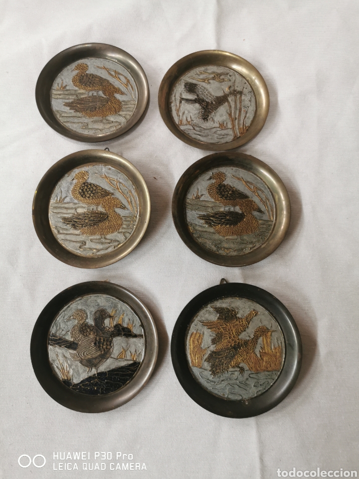 Antig&uuml;edades: Platos en bronce con motivos de aves - Foto 1