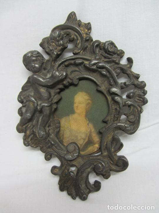 Antig&uuml;edades: Marco de estilo rococ&oacute; en calamina - s.XIX - Foto 1
