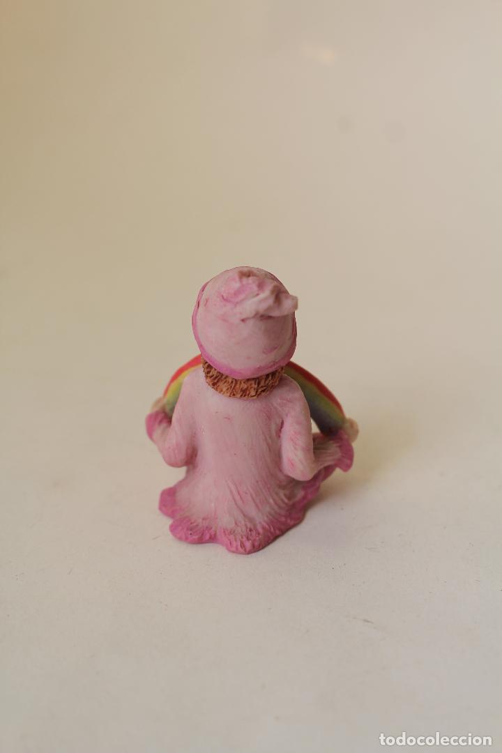 Antig&uuml;edades: figura resina duende arco iris - Foto 2