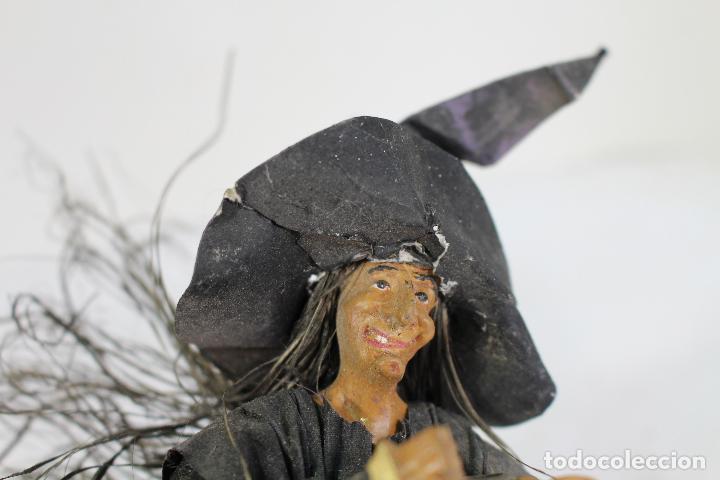 Antig&uuml;edades: figura bruja de cart&oacute;n - Foto 2
