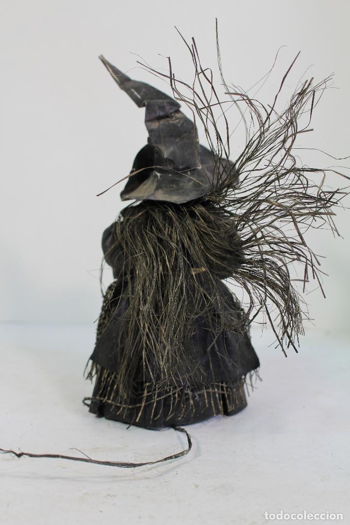 Antig&uuml;edades: figura bruja de cart&oacute;n - Foto 3