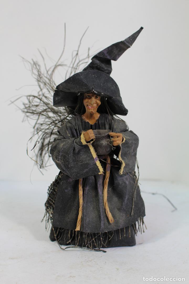 Antig&uuml;edades: figura bruja de cart&oacute;n - Foto 1