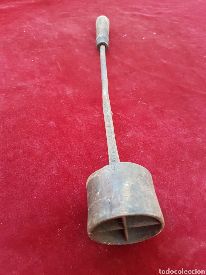Antig&uuml;edades: Roseta de forja para aplastar cebollas en la matanza - Foto 1