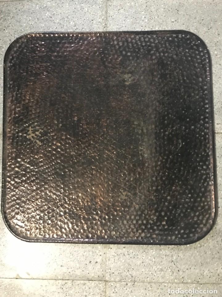 Antig&uuml;edades: Plancha de hierro de 60x60 cm que se usaba para proteger el suelo del calor y posibles chispas de fuego - Foto 2