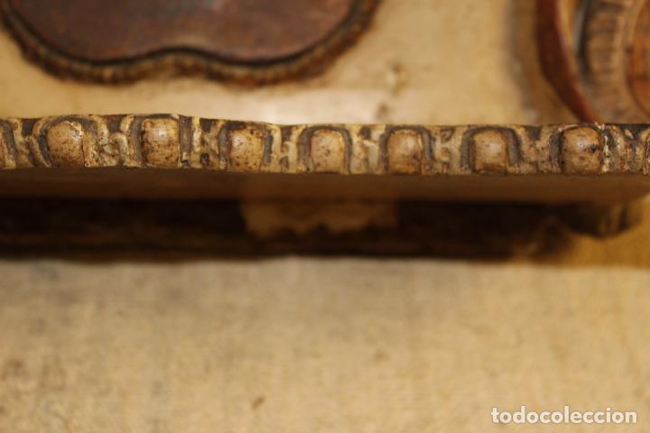 Antig&uuml;edades: estanteria espositor repisas - Foto 2