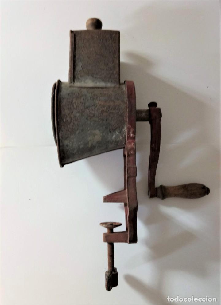Antig&uuml;edades: Picadora Antigua - Foto 1