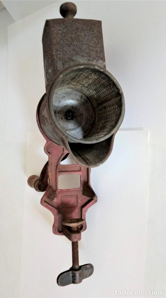 Antig&uuml;edades: Picadora Antigua - Foto 3