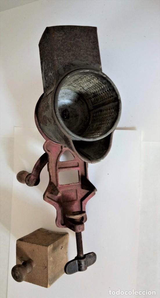 Antig&uuml;edades: Picadora Antigua - Foto 4