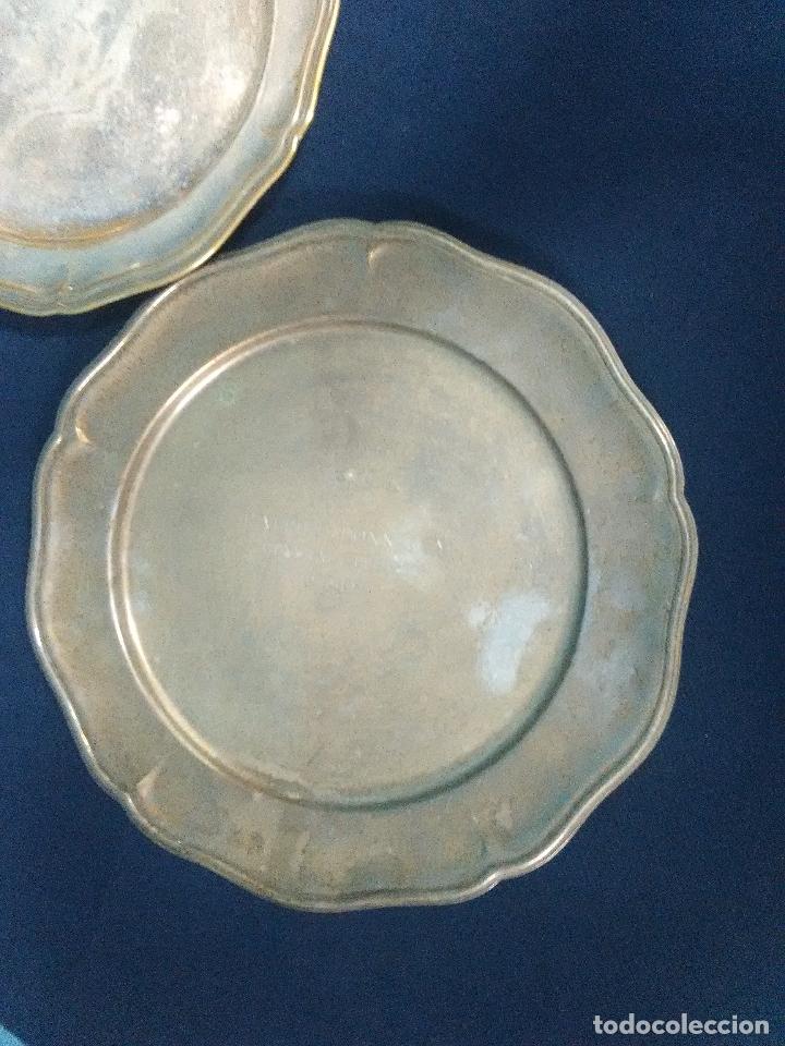 Antig&uuml;edades: DOS BANDEJAS METAL PLATEADO - Foto 2