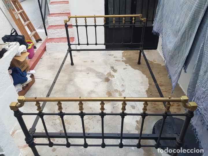 Antig&uuml;edades: Cama antigua de hierro - Foto 2