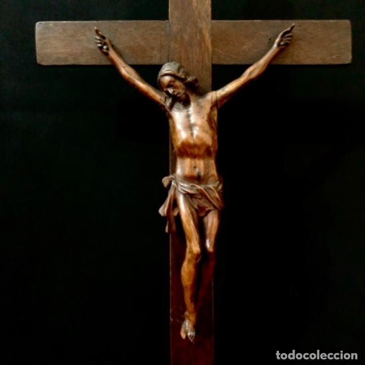 Antig&uuml;edades: Cristo tallado en madera de boj - Foto 1
