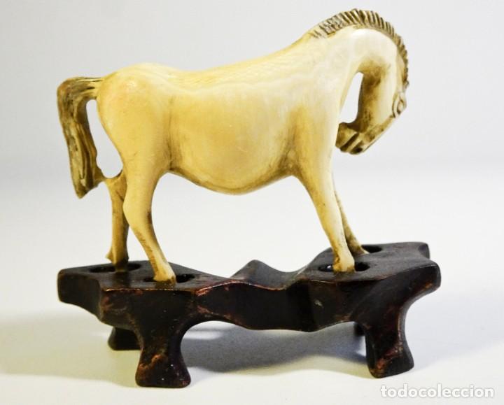 Antig&uuml;edades: Figura de caballo tallado en marfil - Foto 2