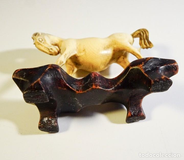 Antig&uuml;edades: Figura de caballo tallado en marfil - Foto 5