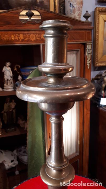 Antig&uuml;edades: CANDELERO DE BRONCES.XVIII. - Foto 2