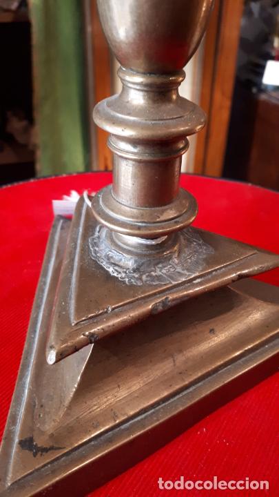Antig&uuml;edades: CANDELERO DE BRONCES.XVIII. - Foto 3