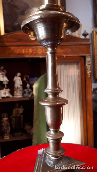 Antig&uuml;edades: CANDELERO DE BRONCES.XVIII. - Foto 4