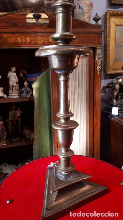 Antig&uuml;edades: CANDELERO DE BRONCES.XVIII. - Foto 1
