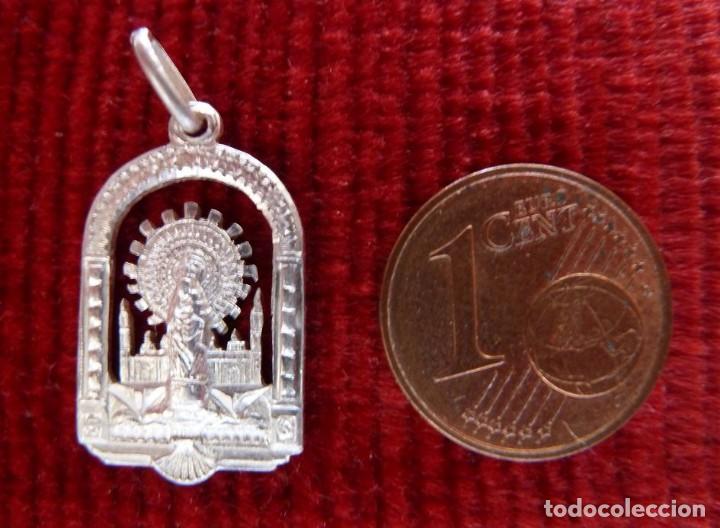 Antig&uuml;edades: Medalla de plata de la Virgen del Pilar - Foto 1