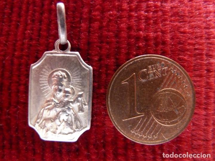 Antig&uuml;edades: Medalla de plata de la Virgen del Carmen - Foto 1