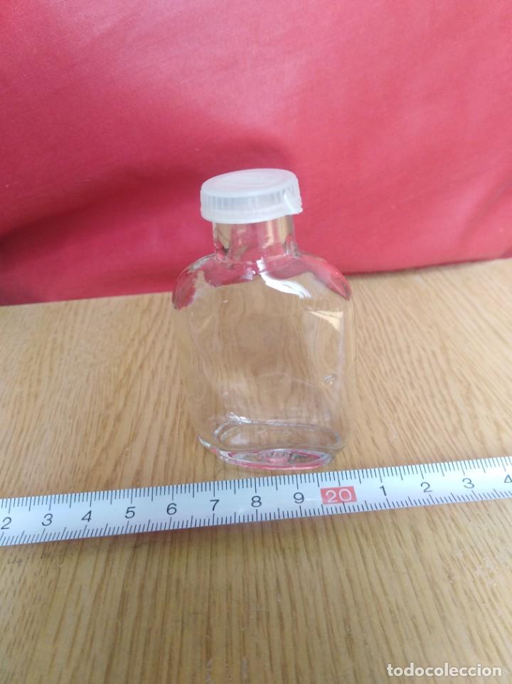 Antig&uuml;edades: Frasco de cristal de medicina 595
