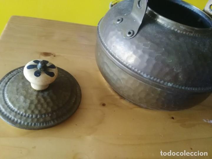 Antig&uuml;edades: TETERA LATON ASA DE MADERA - Foto 2