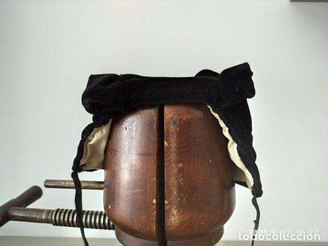 Antig&uuml;edades: ANTIGUO TOCADO EN TERCIOPELO - Foto 1