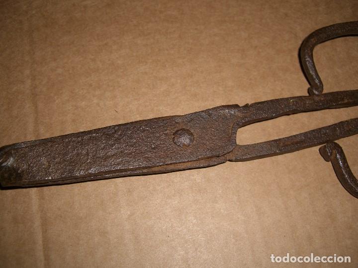 Antig&uuml;edades: TENAZAS EN HIERRO FORJADO - Foto 3