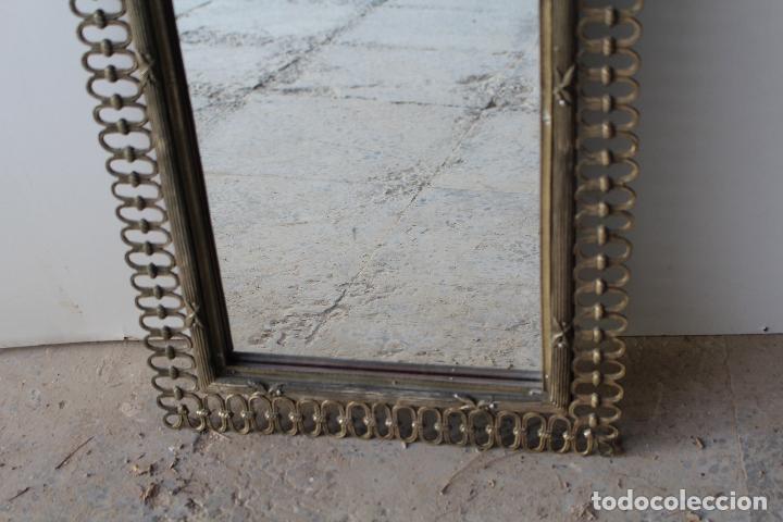 Antig&uuml;edades: espejo de metal - Foto 2
