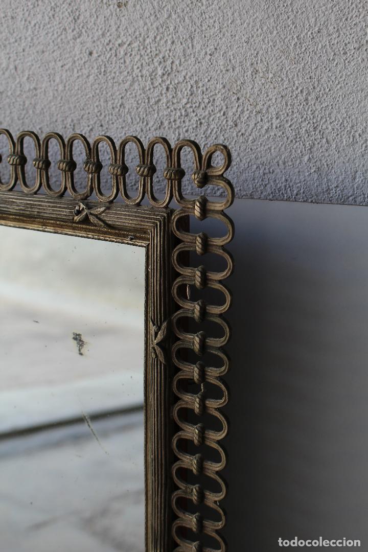 Antig&uuml;edades: espejo de metal - Foto 4